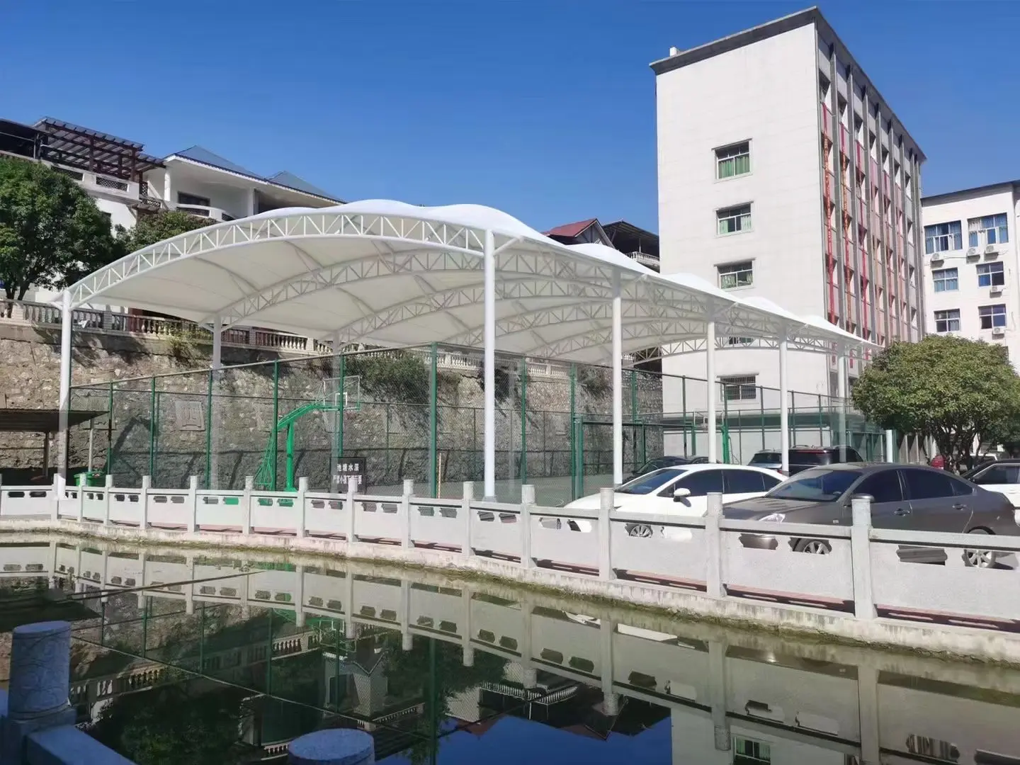 贵州修文园区停车棚总在漏水生锈？源头膜结构厂家：按本地气候选材，避开三大坑