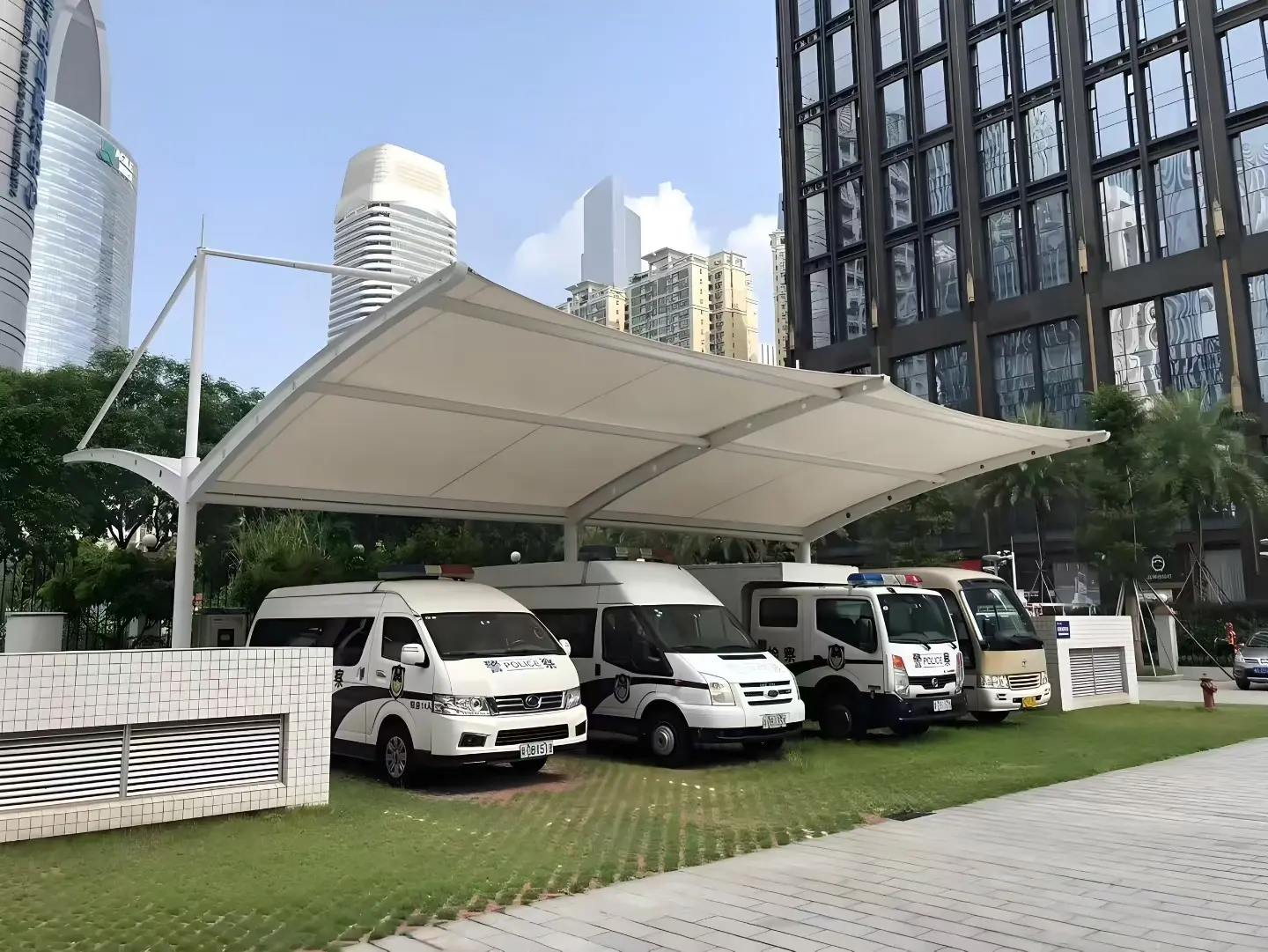 贵州修文膜结构车棚怎么选?山地多雨高湿环境,园区物业采购避坑指南