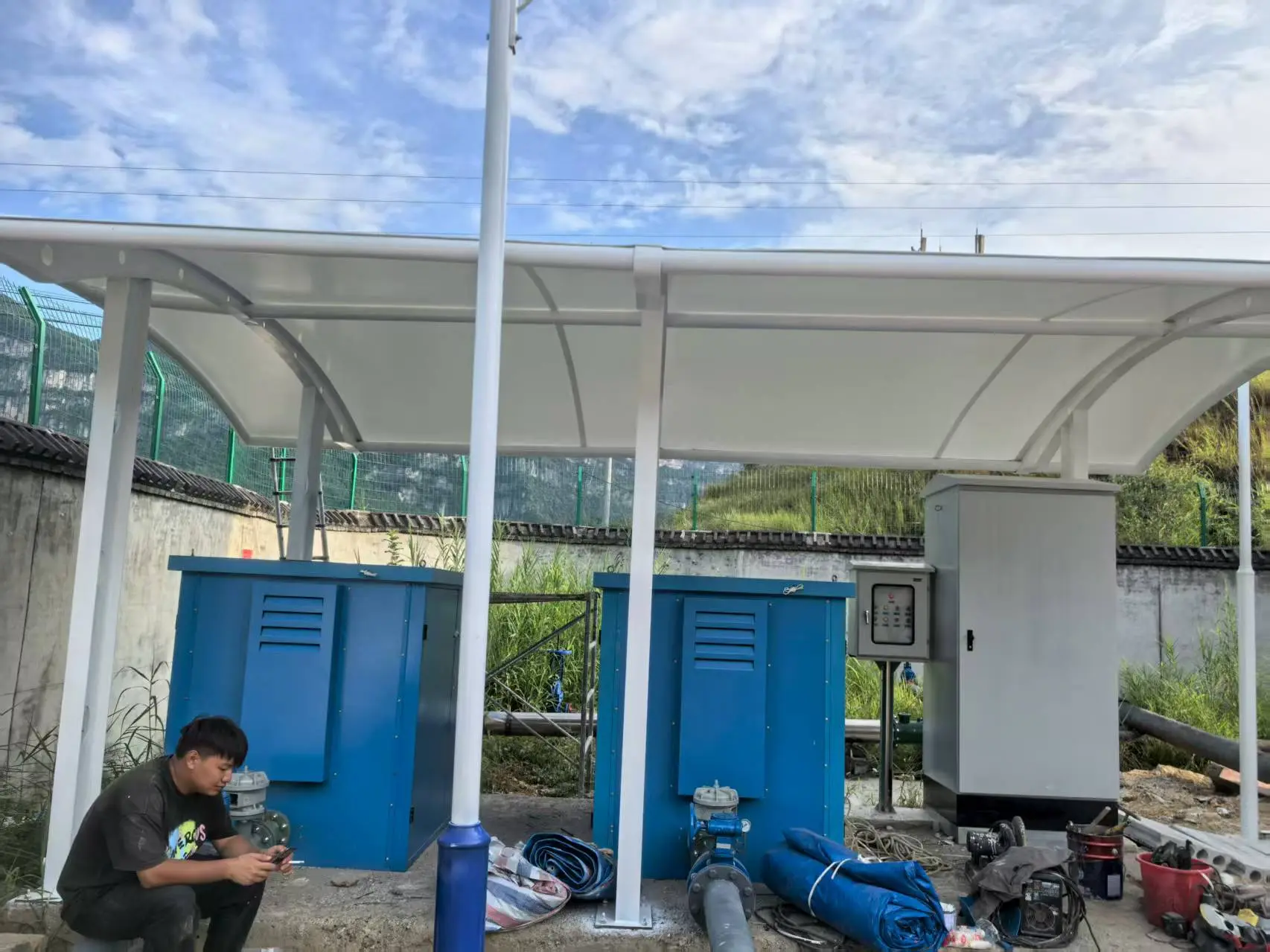 贵州修文膜结构棚怎么选?多雨高湿山区,避开低价铁皮棚与劣质膜材坑